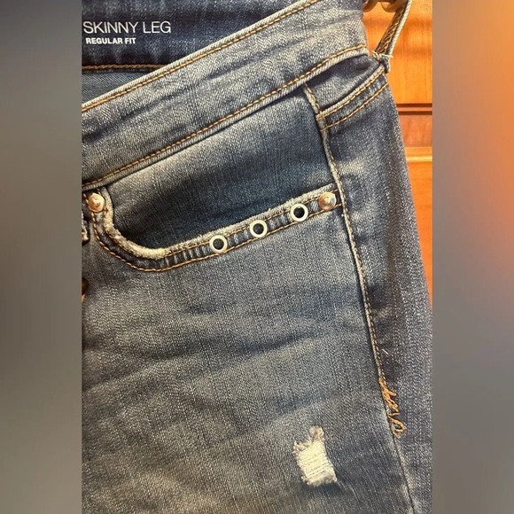 Inc women’s skinny leg regular fit w/silver eyelets on pockets & ankle. Size 8 - Picture 2 of 6